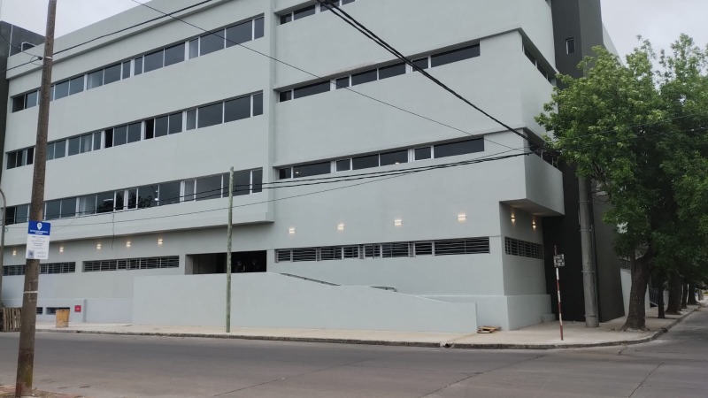 Se encienden las luces en el edificio del Polo Judicial